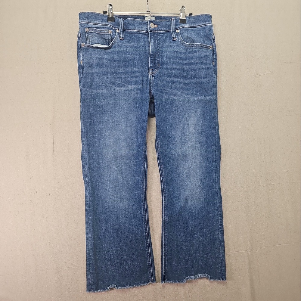 J.Crew 9" Billie Demi Boot Crop Jeans Womens SZ 32 Medium Wash Raw Hem AV755